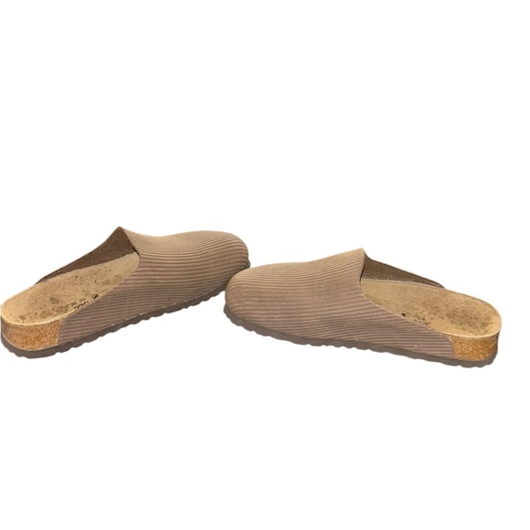 Birki’s by Birkenstock Taupe Ribbed Clogs 36 (US Women’s 5) NWOT, Minor Defect - Picture 8 of 9